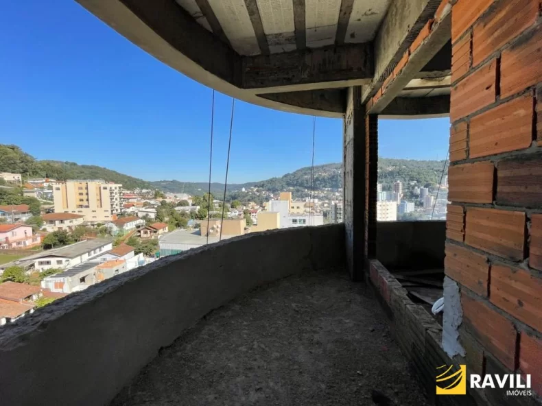 Apartamento na Planta no Ed. Malasia Towers!