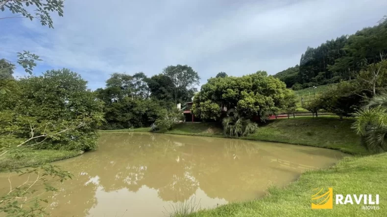 Sitio Encantador à Venda!