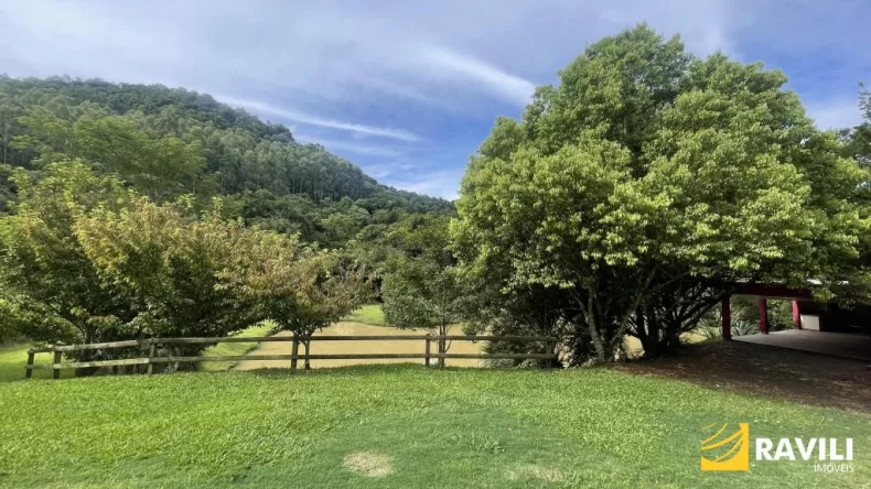 Sitio Encantador à Venda!