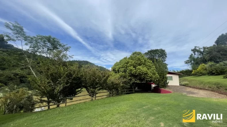 Sitio Encantador à Venda!