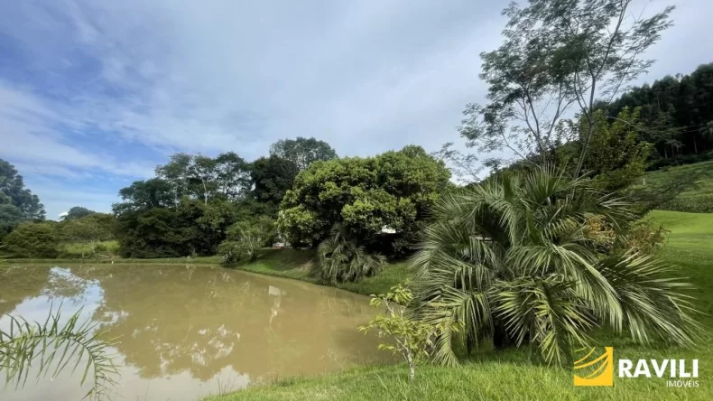 Sitio Encantador à Venda!