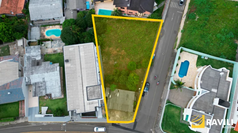 Terreno de Esquina com 893,80m² no Bairro Flor da Serra!