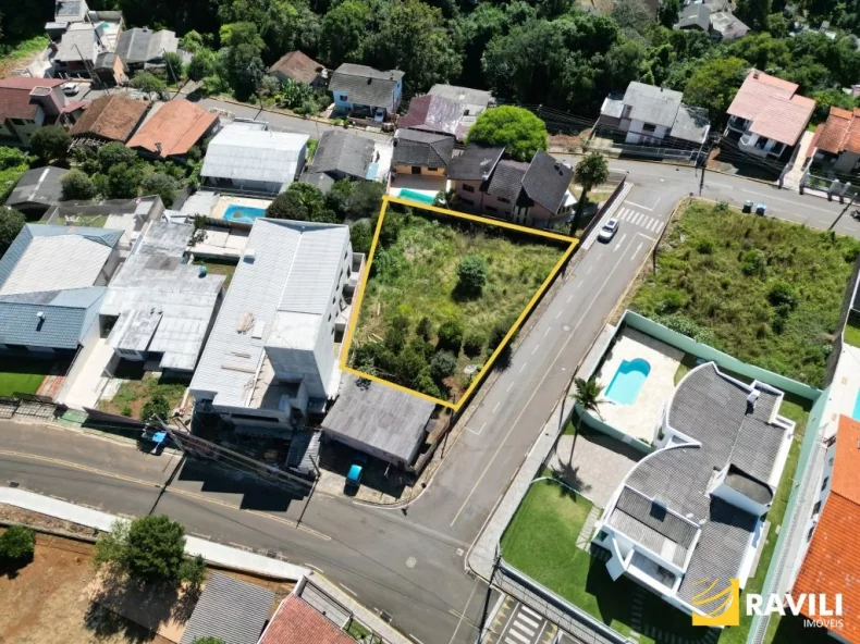 Terreno de Esquina com 893,80m² no Bairro Flor da Serra!
