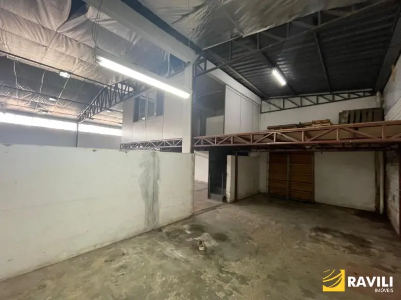 Barração com 500m² e Escritório/Estacionamento 300m² para Locação no Bairro Rupp!