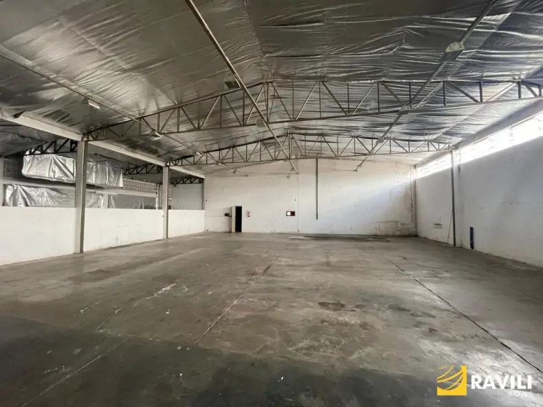 Barração com 500m² e Escritório/Estacionamento 300m² para Locação no Bairro Rupp!