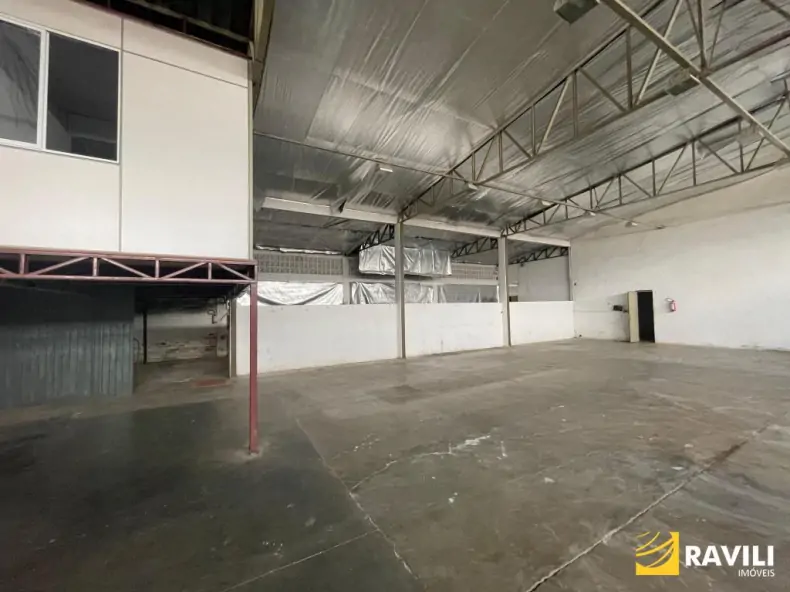 Barração com 500m² e Escritório/Estacionamento 300m² para Locação no Bairro Rupp!
