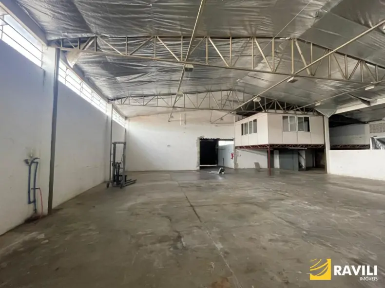 Barração com 500m² e Escritório/Estacionamento 300m² para Locação no Bairro Rupp!