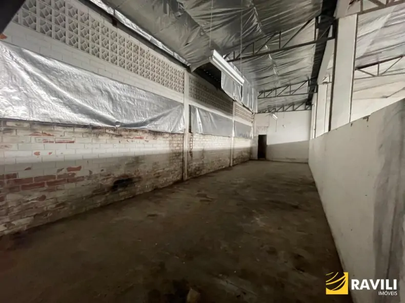 Barração com 500m² e Escritório/Estacionamento 300m² para Locação no Bairro Rupp!