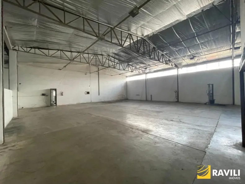 Barração com 500m² e Escritório/Estacionamento 300m² para Locação no Bairro Rupp!