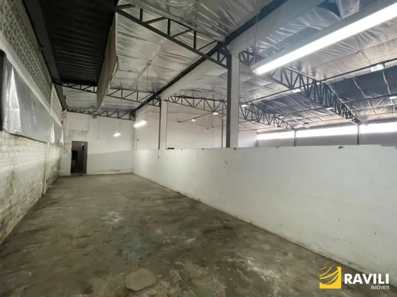 Barração com 500m² e Escritório/Estacionamento 300m² para Locação no Bairro Rupp!