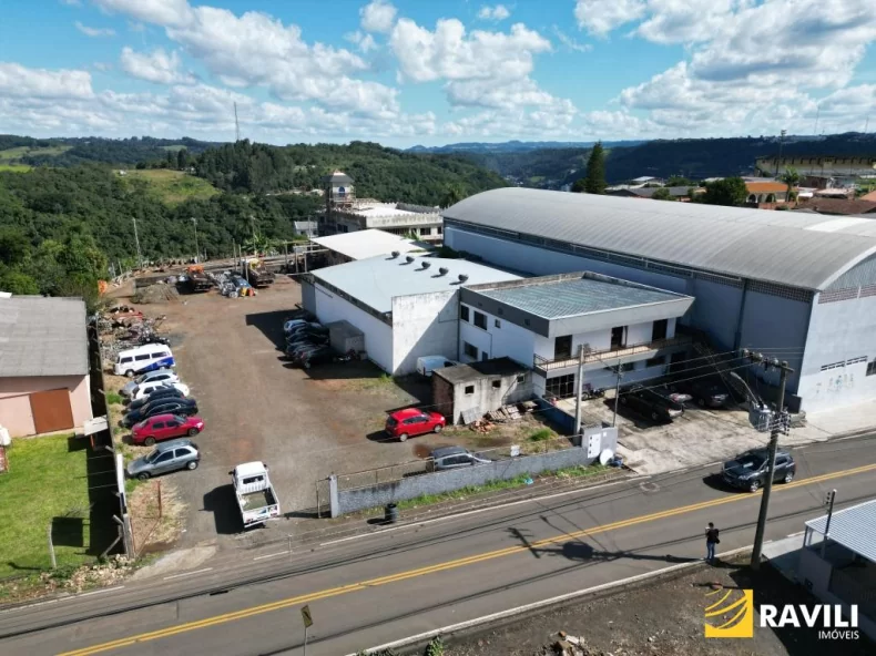 Barração com 500m² e Escritório/Estacionamento 300m² para Locação no Bairro Rupp!