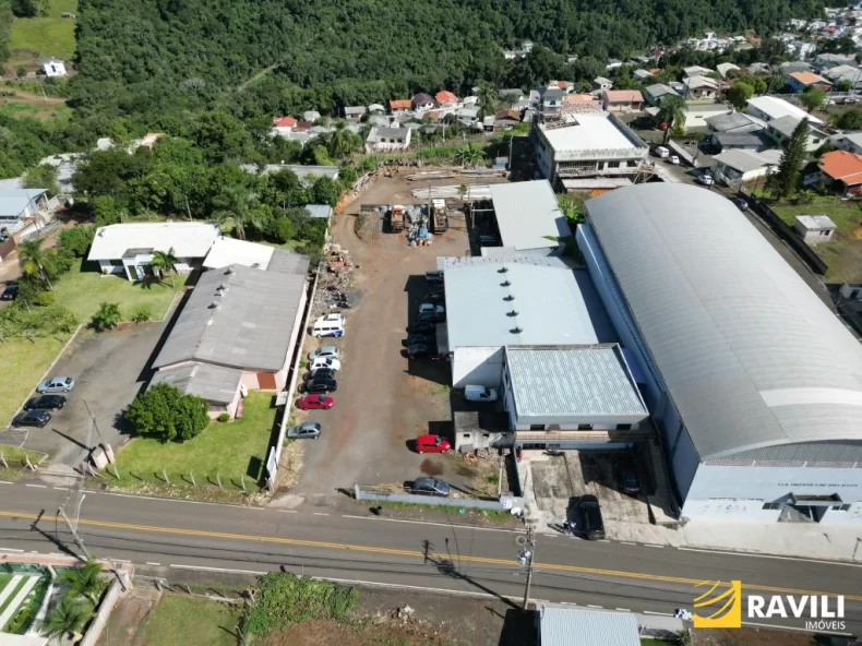 Barração com 500m² e Escritório/Estacionamento 300m² para Locação no Bairro Rupp!
