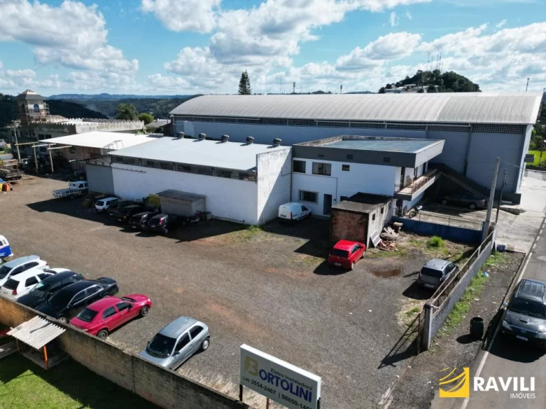 Barração com 500m² e Escritório/Estacionamento 300m² para Locação no Bairro Rupp!