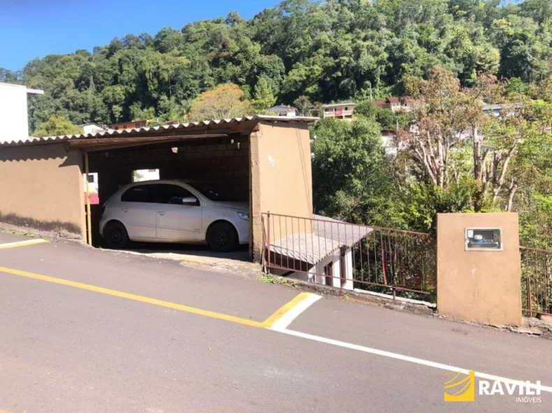 Casa a Venda no Bairro Santo Antônio, com Dois Pavimentos Sendo que a Parte Inferior Comporta uma Locação.