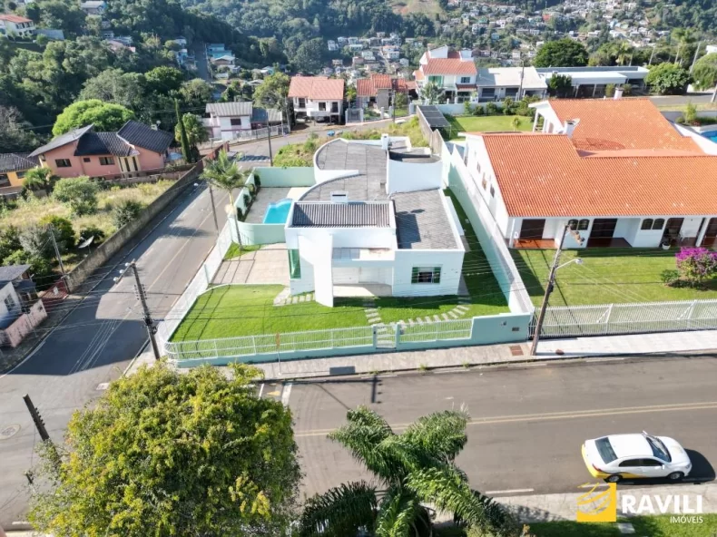 Belíssima Casa para Venda no Bairro Flor da Serra!