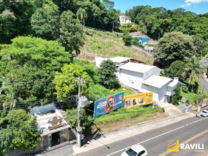 Terreno à Venda na Av. Getúlio Vargas com Dois Acessos!