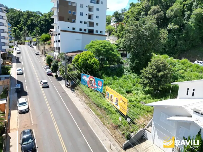 Terreno à Venda na Av. Getúlio Vargas com Dois Acessos!