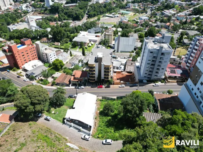 Terreno à Venda na Av. Getúlio Vargas com Dois Acessos!