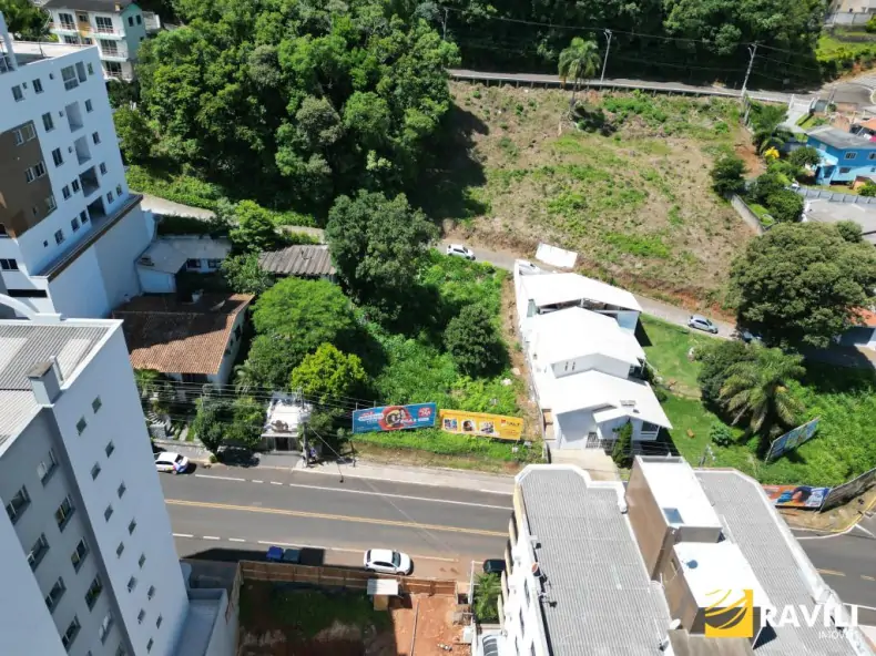 Terreno à Venda na Av. Getúlio Vargas com Dois Acessos!