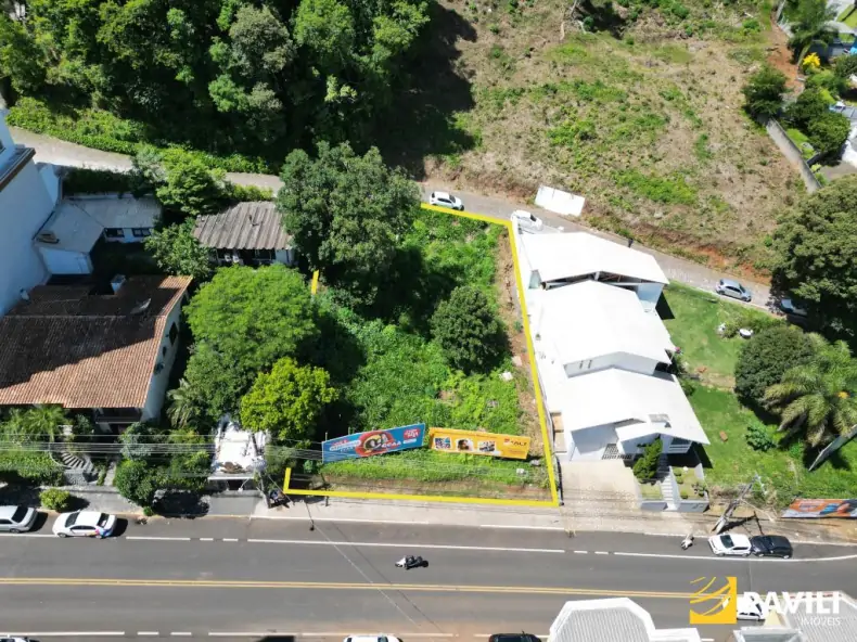 Terreno à Venda na Av. Getúlio Vargas com Dois Acessos!