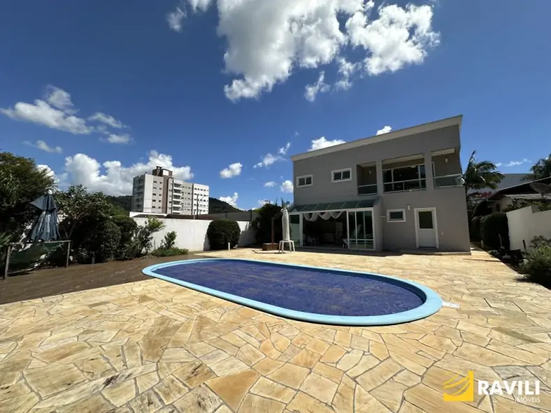 Belíssima Casa em Luzerna à Venda.