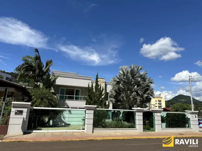 Belíssima Casa em Luzerna à Venda.