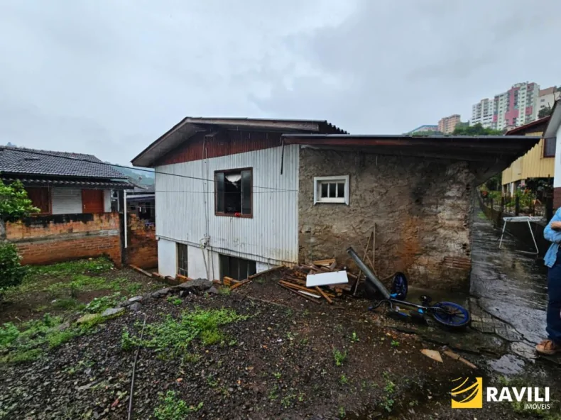  Casa com Duas Moradias Próximo ao Parque de Joaçaba!
