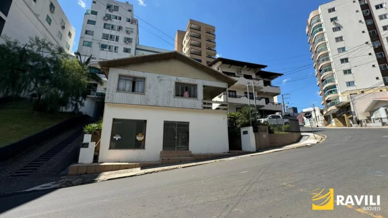 Casa Disponível para Locação e Venda no Centro de Herval d'Oeste!