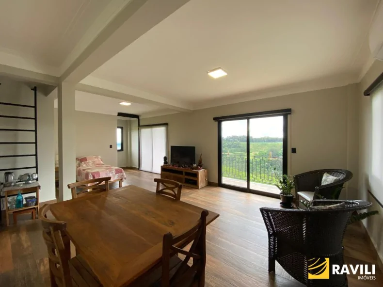 A Casa Greco-Romana: Um Sonho para Quem Busca Tranquilidade e Contato com a Natureza!