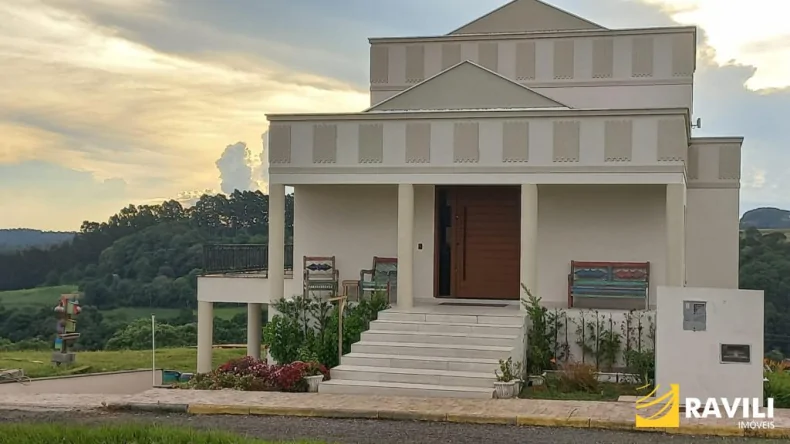 A Casa Greco-Romana: Um Sonho para Quem Busca Tranquilidade e Contato com a Natureza!