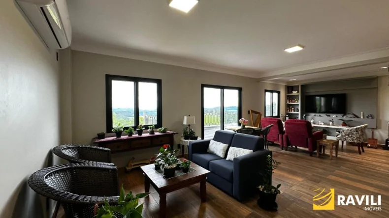 A Casa Greco-Romana: Um Sonho para Quem Busca Tranquilidade e Contato com a Natureza!