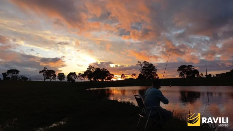 A Casa Greco-Romana: Um Sonho para Quem Busca Tranquilidade e Contato com a Natureza!