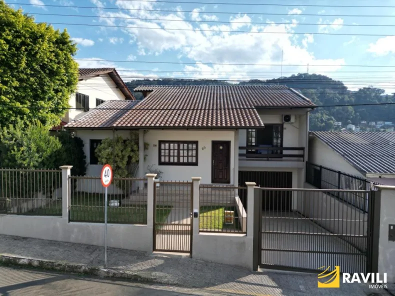 Casa Alto Padrão à Venda em Herval d'Oeste! 