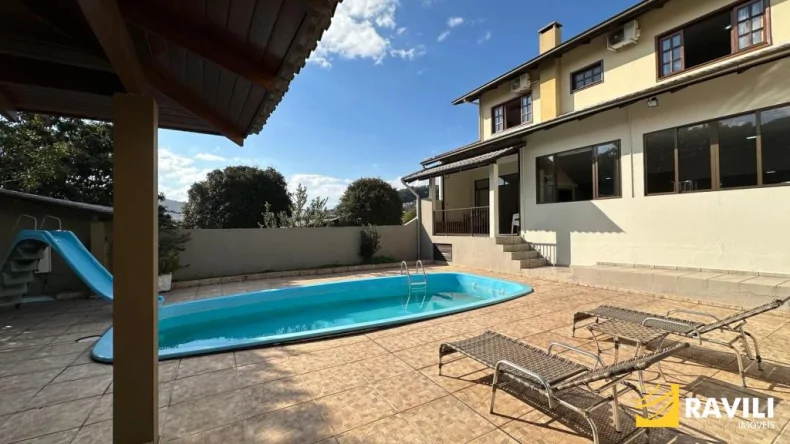 Casa Alto Padrão à Venda em Herval d'Oeste! 