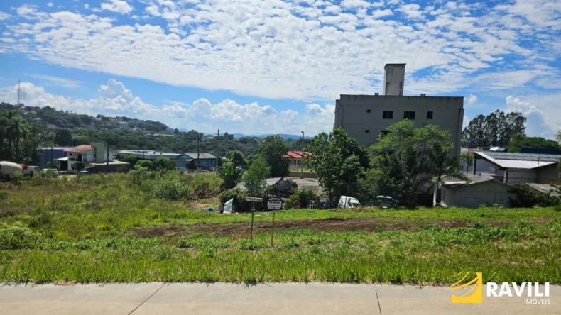 Terreno com 428m² à venda no Loteamento Reserva Dos Pinheiros!