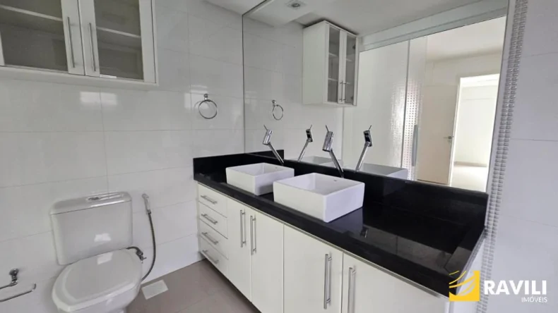 Amplo Apartamento para Locação