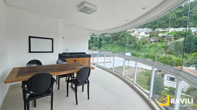 Amplo Apartamento para Locação