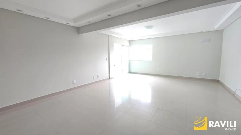 Amplo Apartamento para Locação