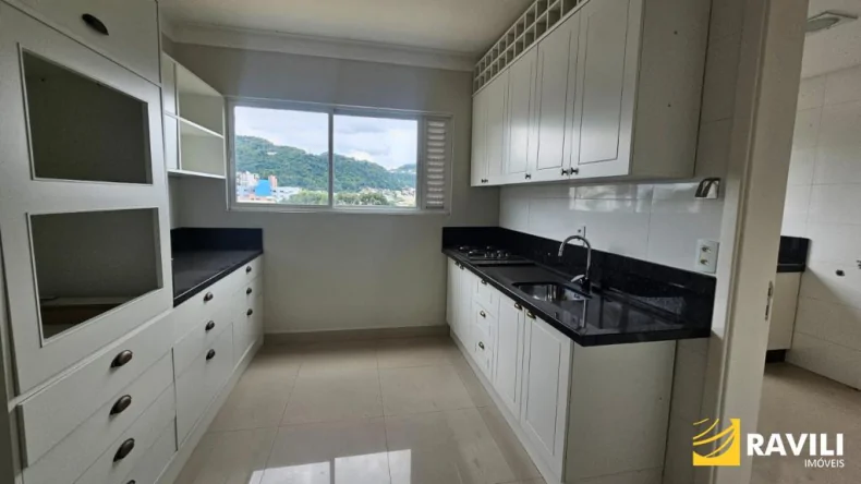 Amplo Apartamento para Locação