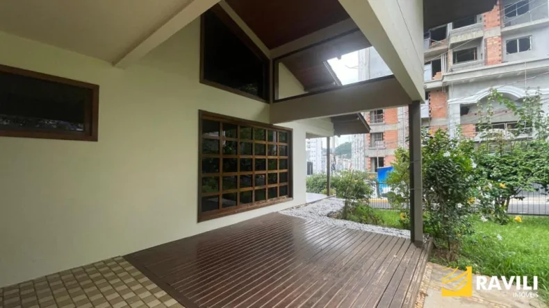 Casa com Piscina para Locação próximo ao Centro!