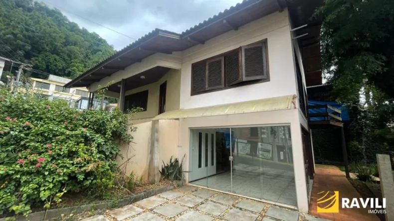 Casa com Piscina para Locação próximo ao Centro!