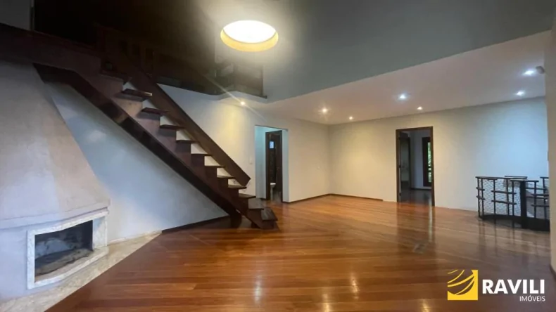 Casa com Piscina para Locação próximo ao Centro!