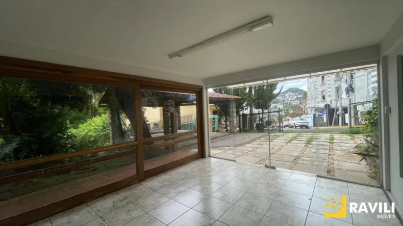 Casa com Piscina para Locação próximo ao Centro!