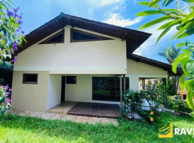 Casa com Piscina para Locação próximo ao Centro!