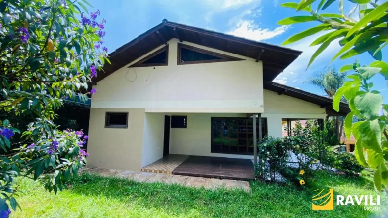 Casa com Piscina para Locação próximo ao Centro!