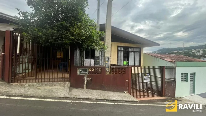Casa com 2 Pavimentos para Venda no Bairro Cruzeiro do Sul!