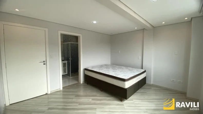 Amplo Apartamento Semimobiliado para Locação!