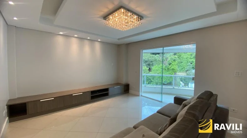 Amplo Apartamento Semimobiliado para Locação!