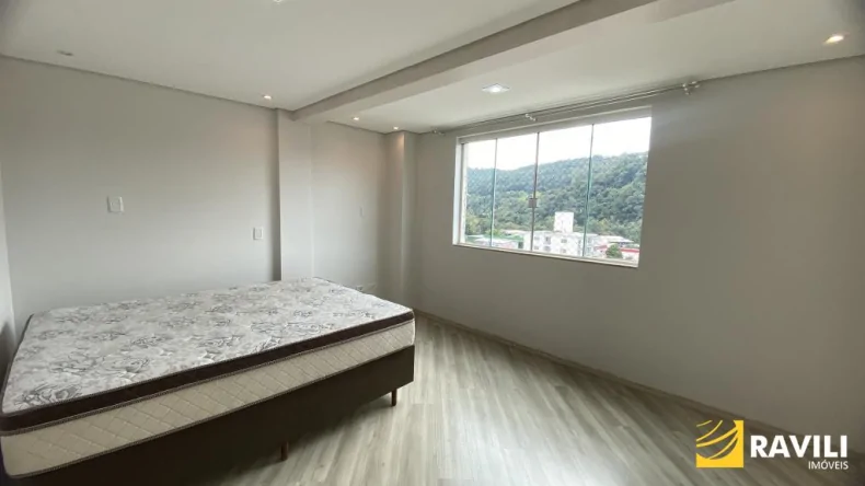 Amplo Apartamento Semimobiliado para Locação!