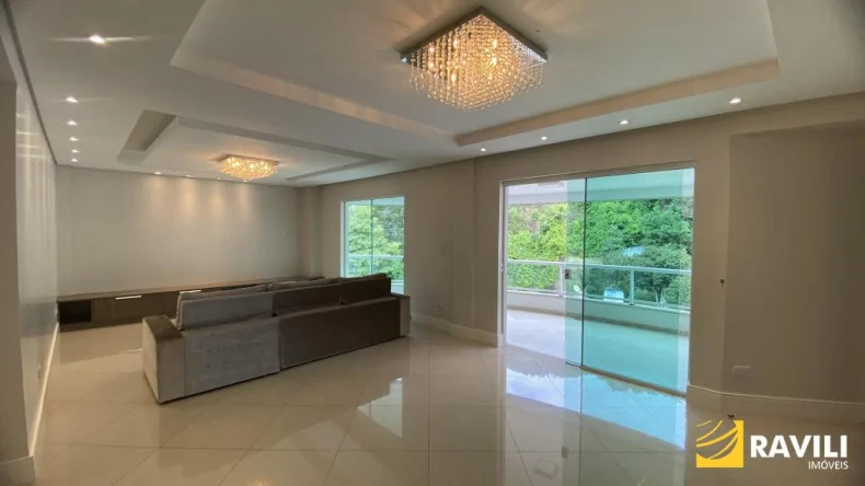 Amplo Apartamento Semimobiliado para Locação!